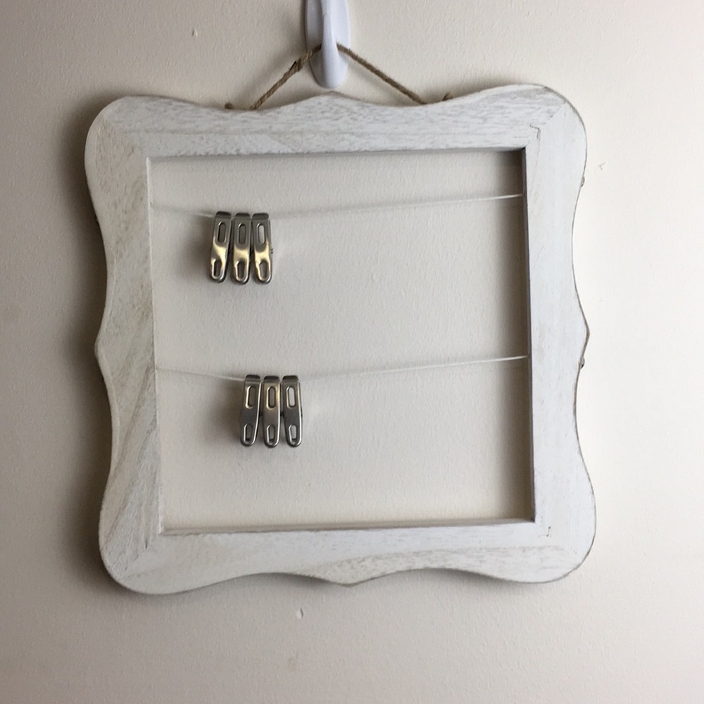 Frame With Clips